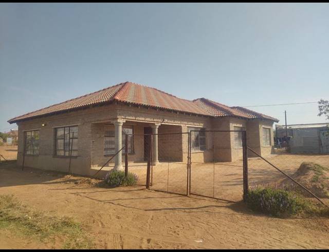 4 BEDROOM HOUSE FOR SALE IN MANKWENG